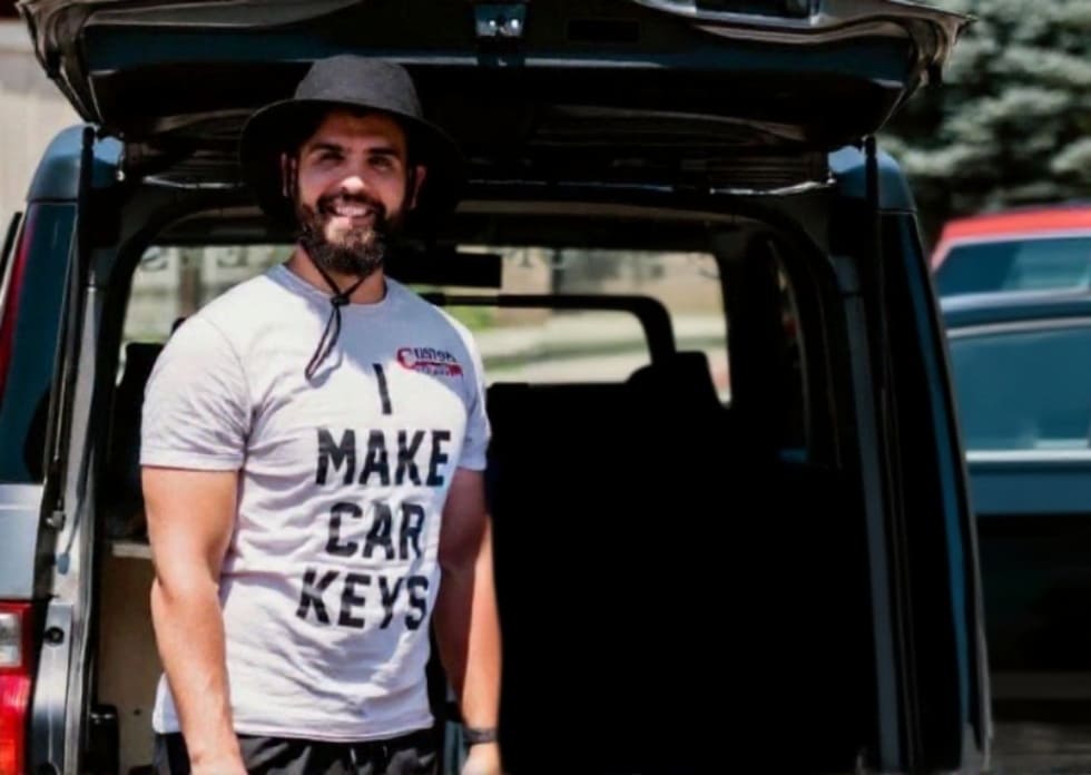 Ray Arroyo - Custom Car Keys